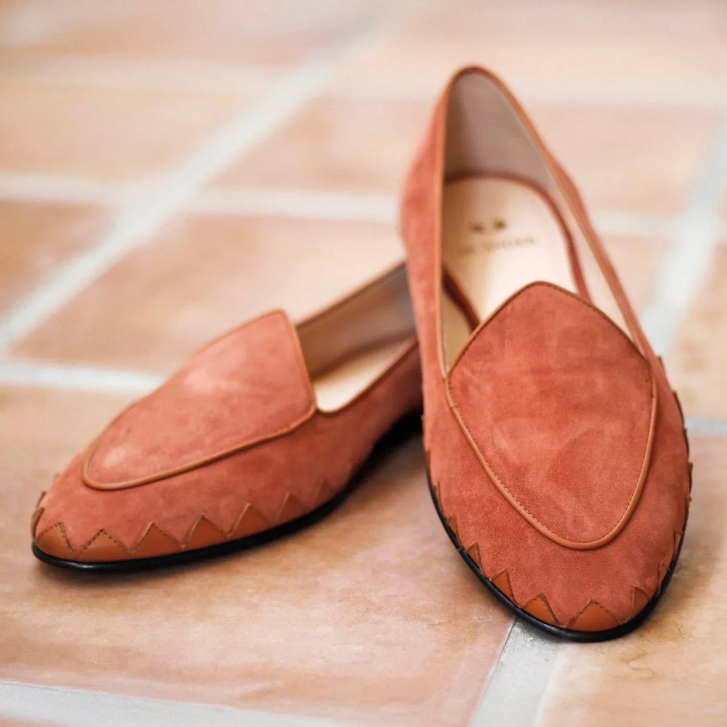 Great White smoking slipper in terrracotta color